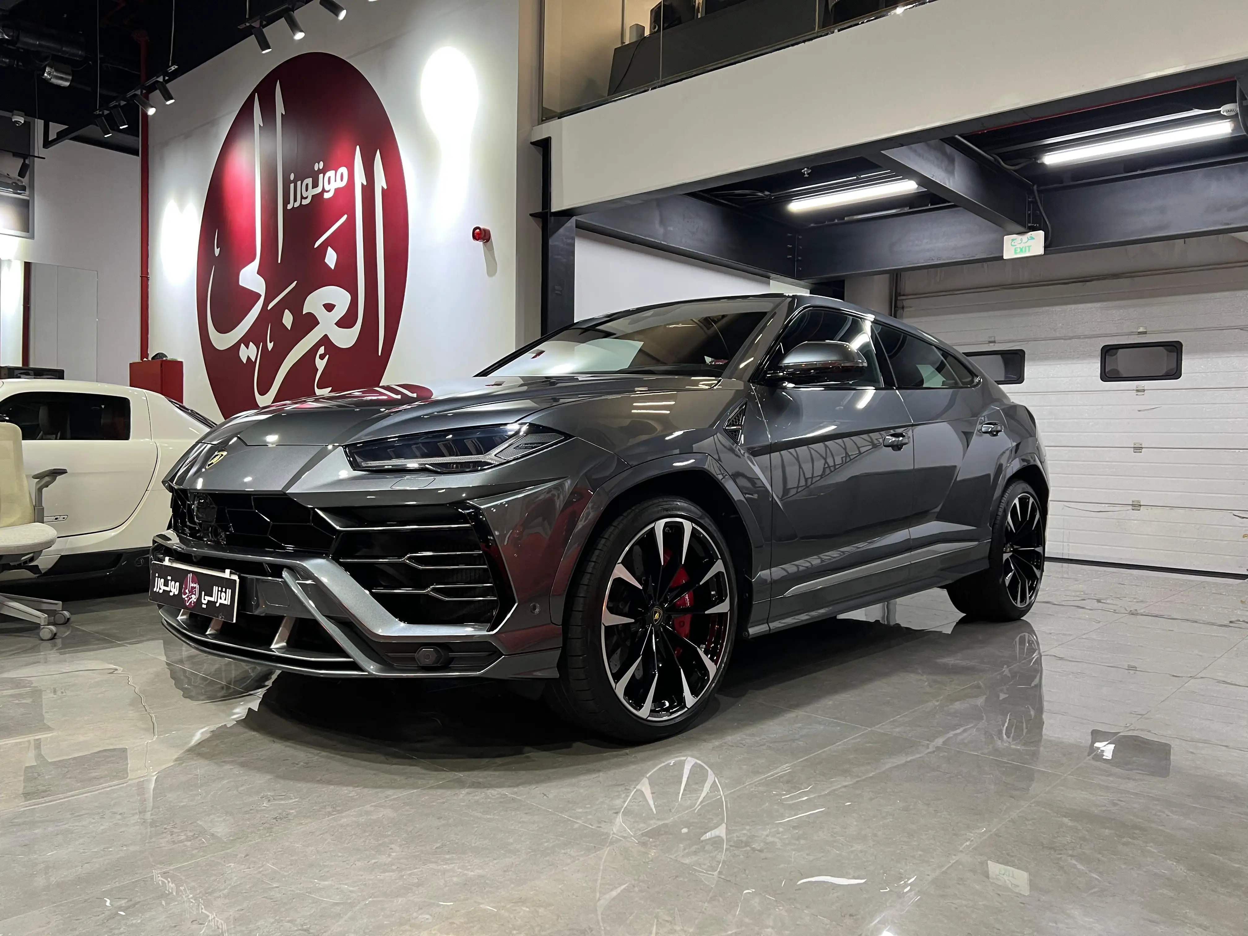 Lamborghini URUS 2019