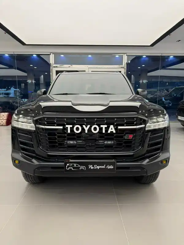 Toyota Land Cruiser GXR 2025