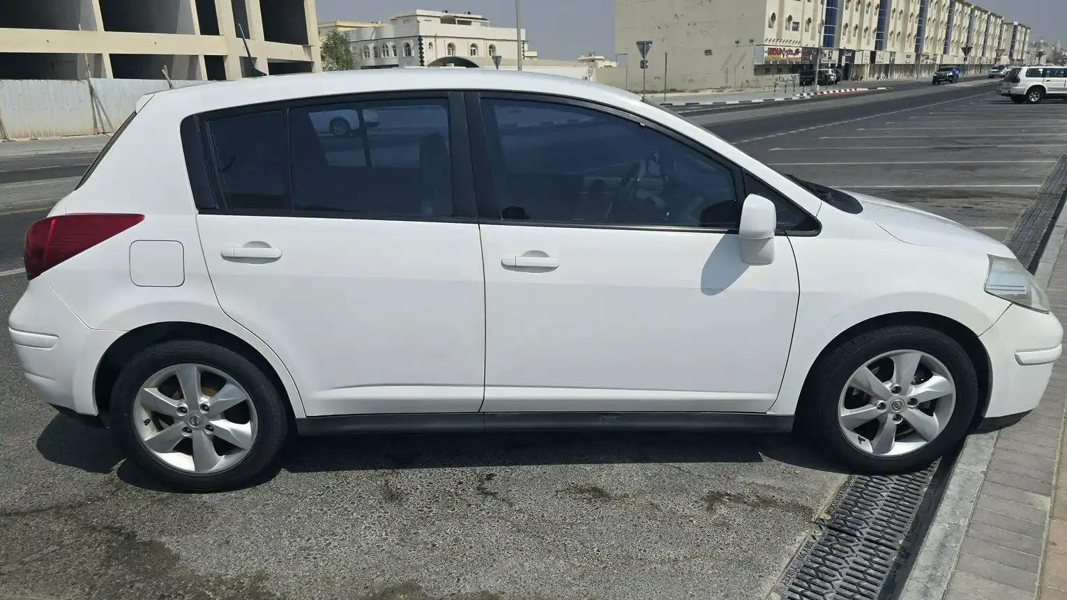 Nissan Tiida tiida 2013