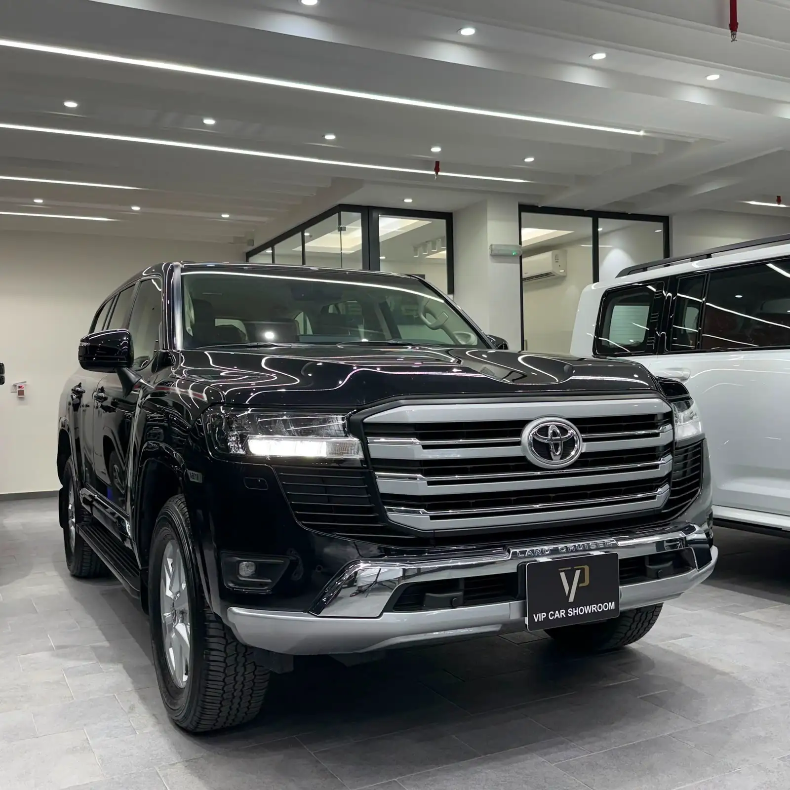 Toyota Land Cruiser GXR 2025