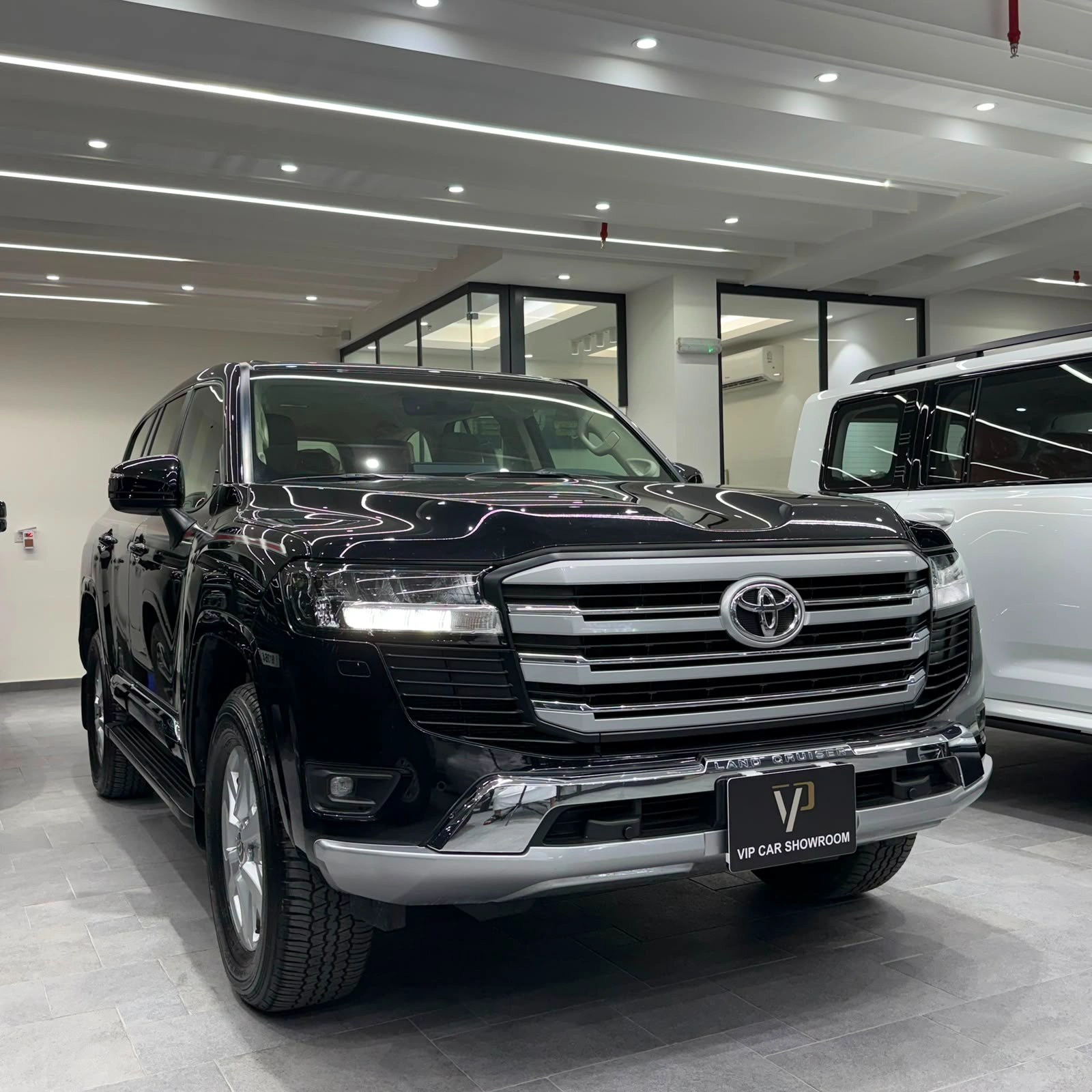 Toyota Land Cruiser GXR 2025