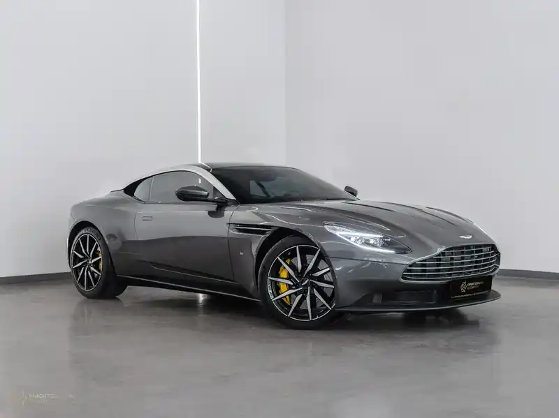 Aston Martin DB11 2017