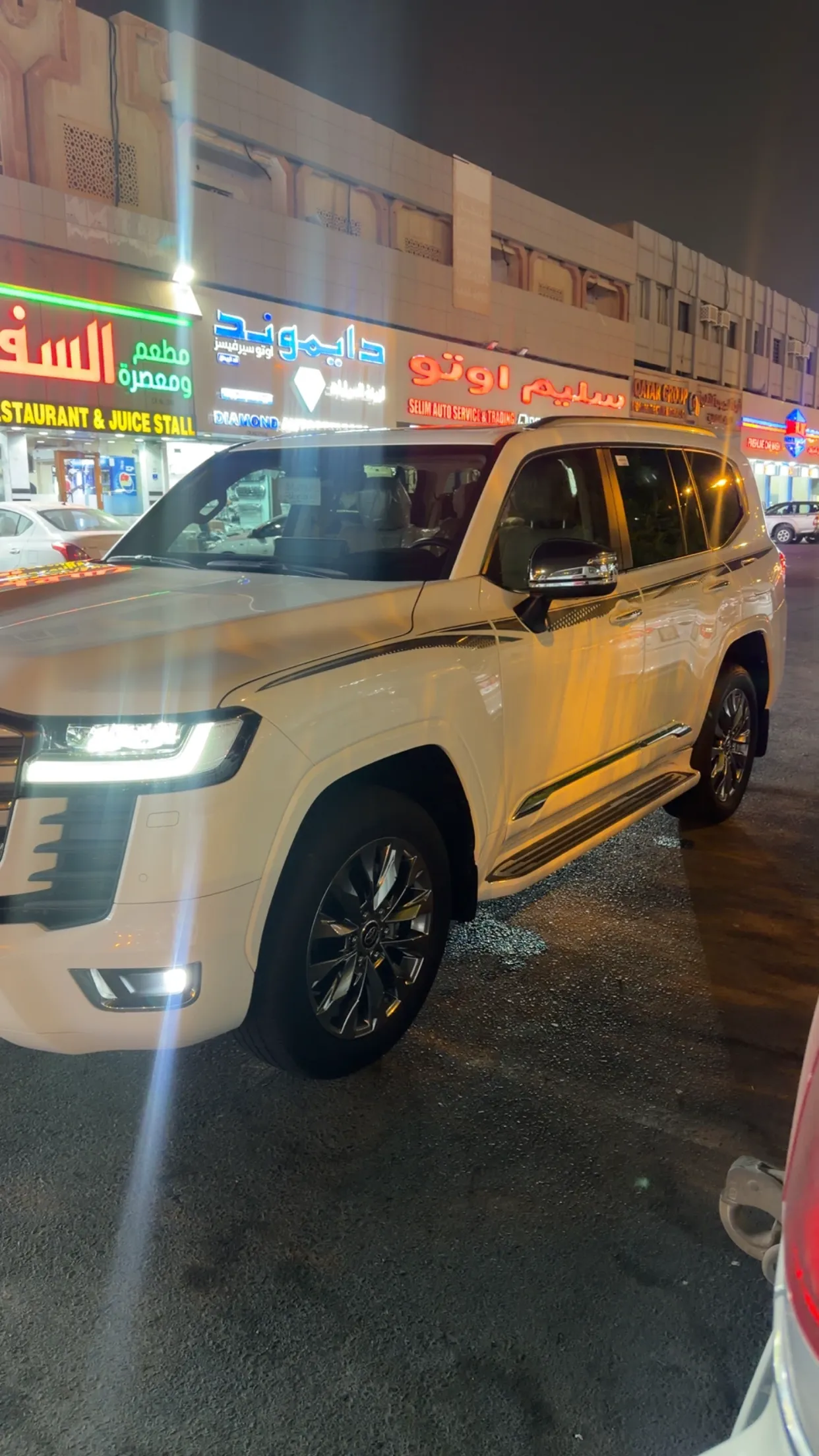 Toyota Land Cruiser VXR 2025
