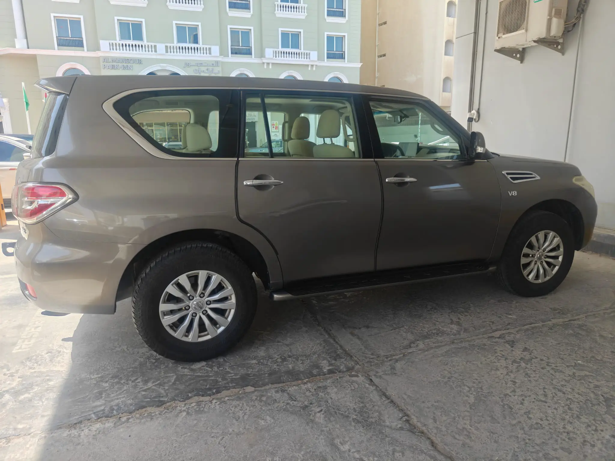 Nissan Patrol 5.6 SE V8 A/T TYPE 2P-BROWNISH GRAY 2016