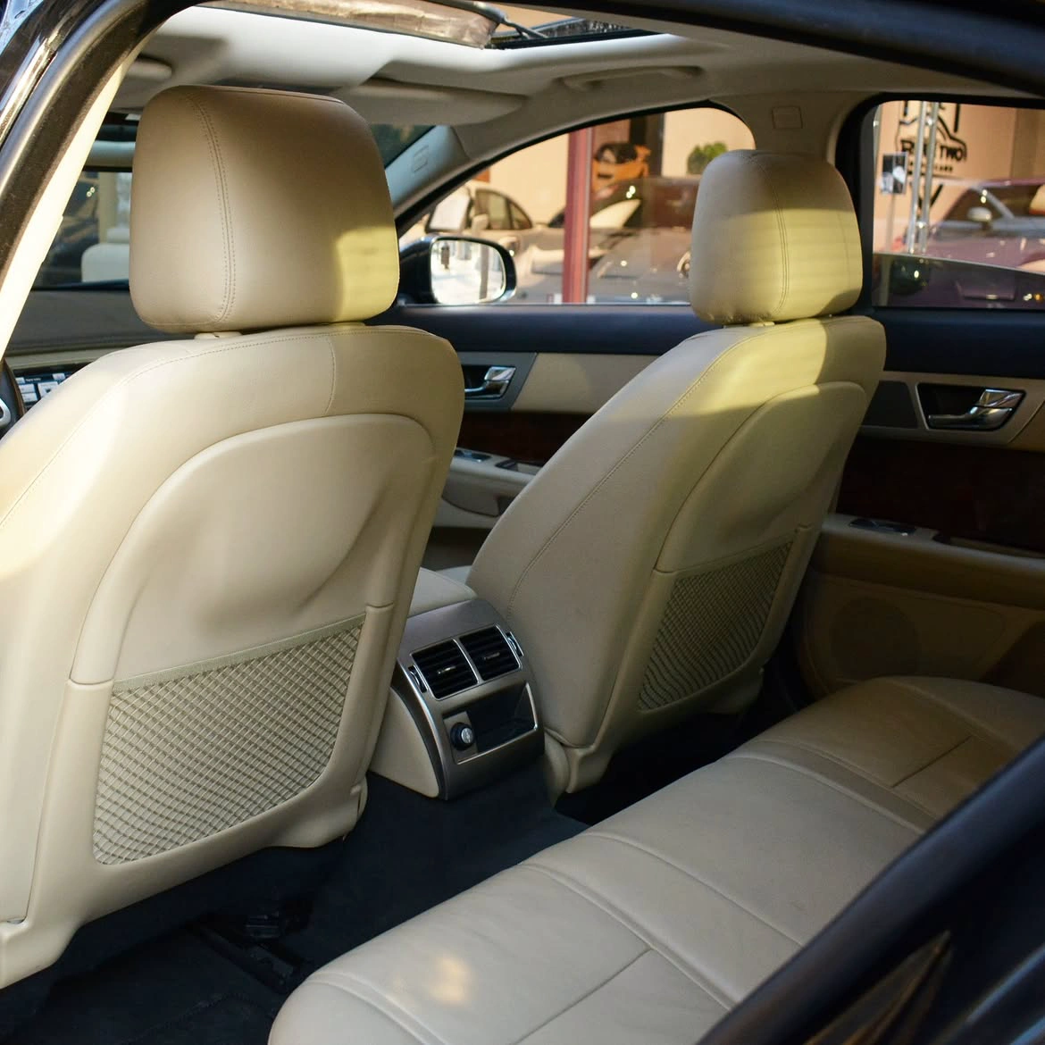 Jaguar XF 2015 — photo 9 for sale in Qatar