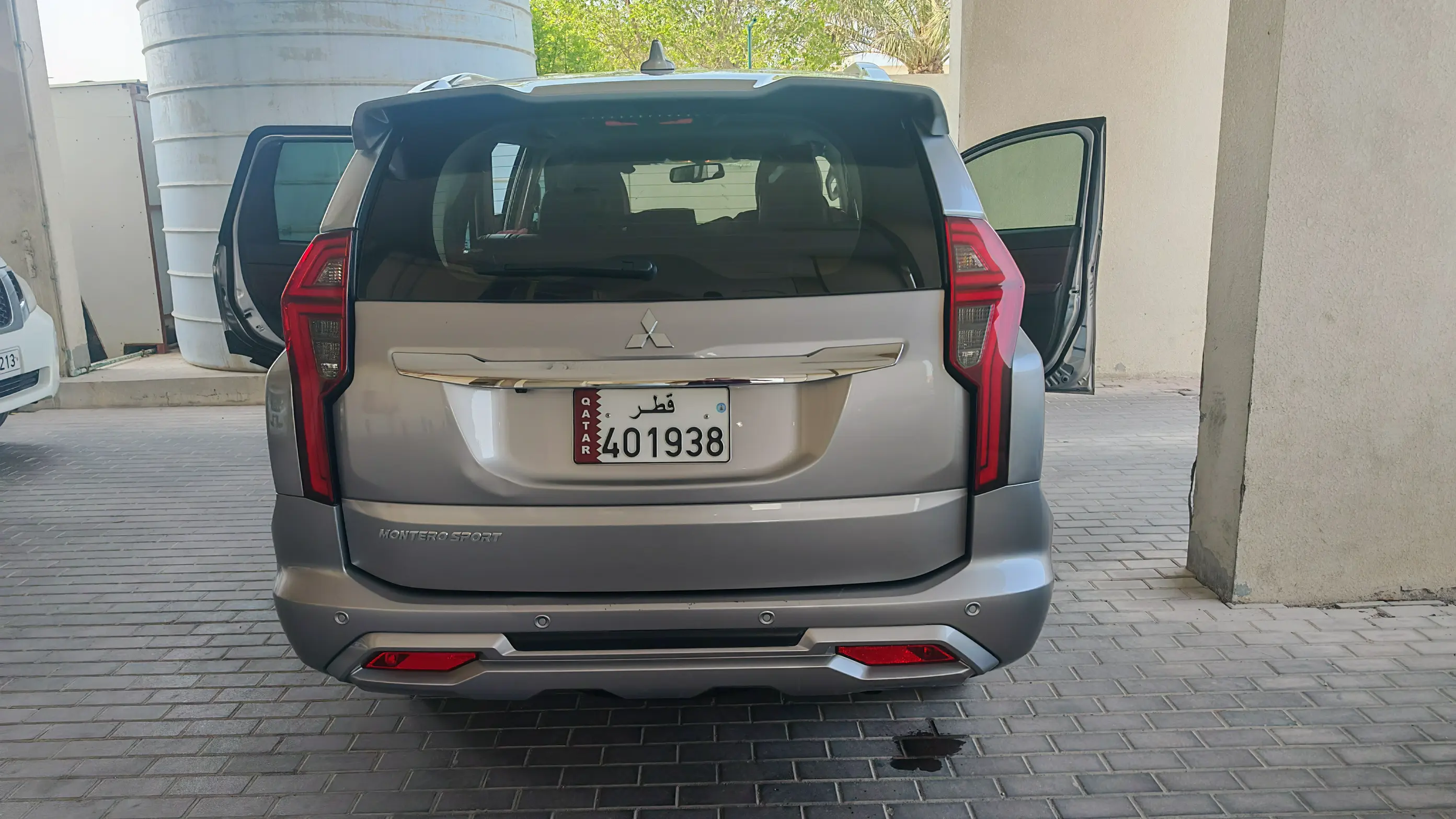 Mitsubishi Montero SUV 2023