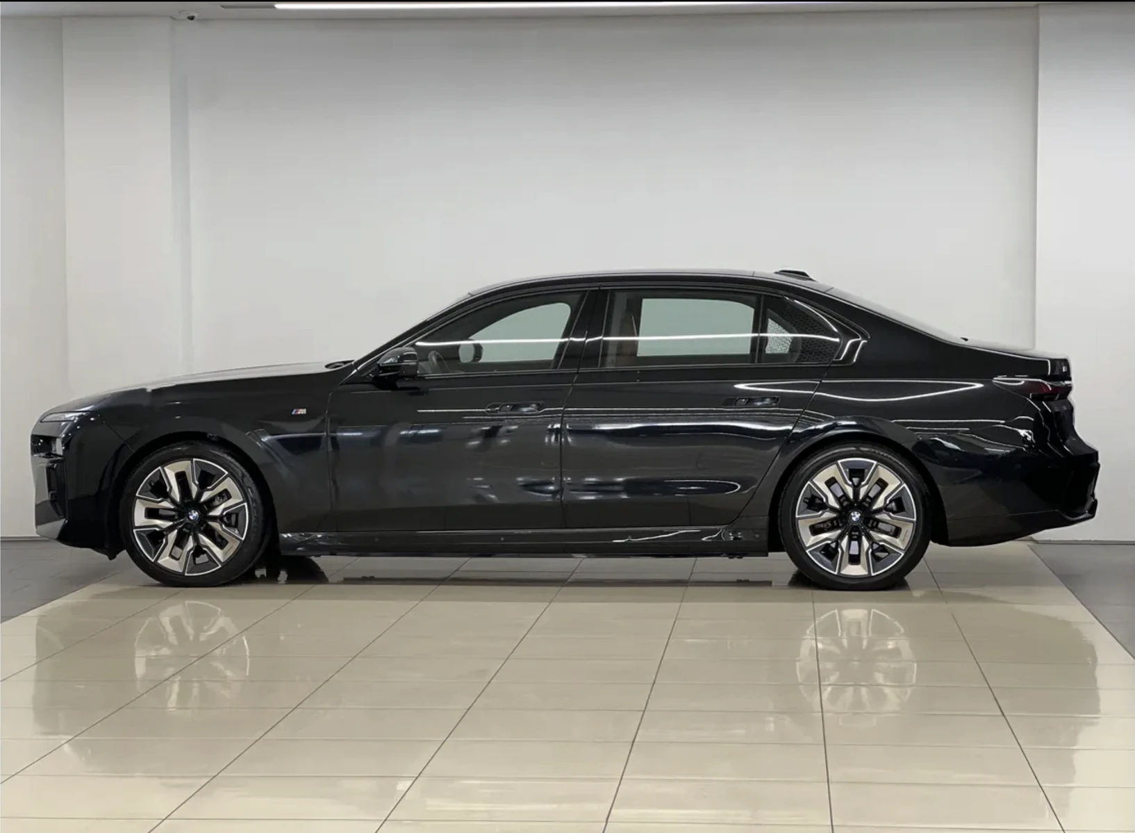 BMW i7 2023 — photo 2 for sale in Qatar