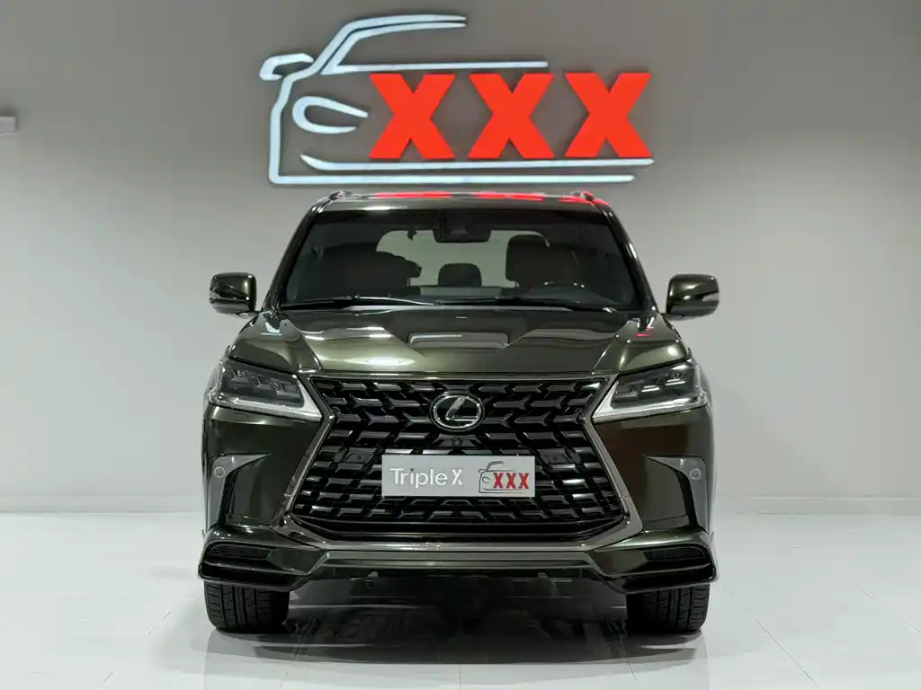 Lexus LX 570 Black Edition 