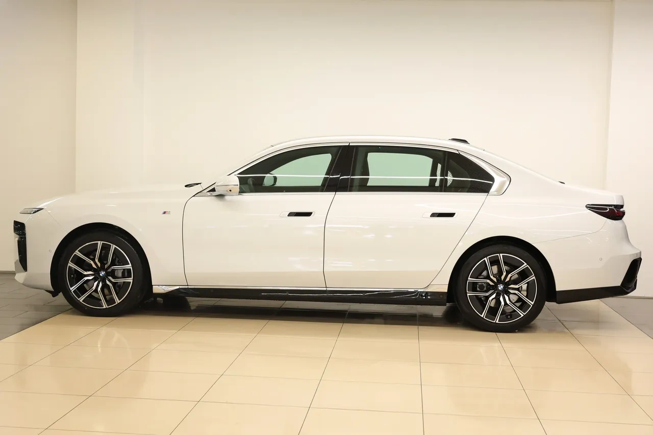 BMW 740i 2026