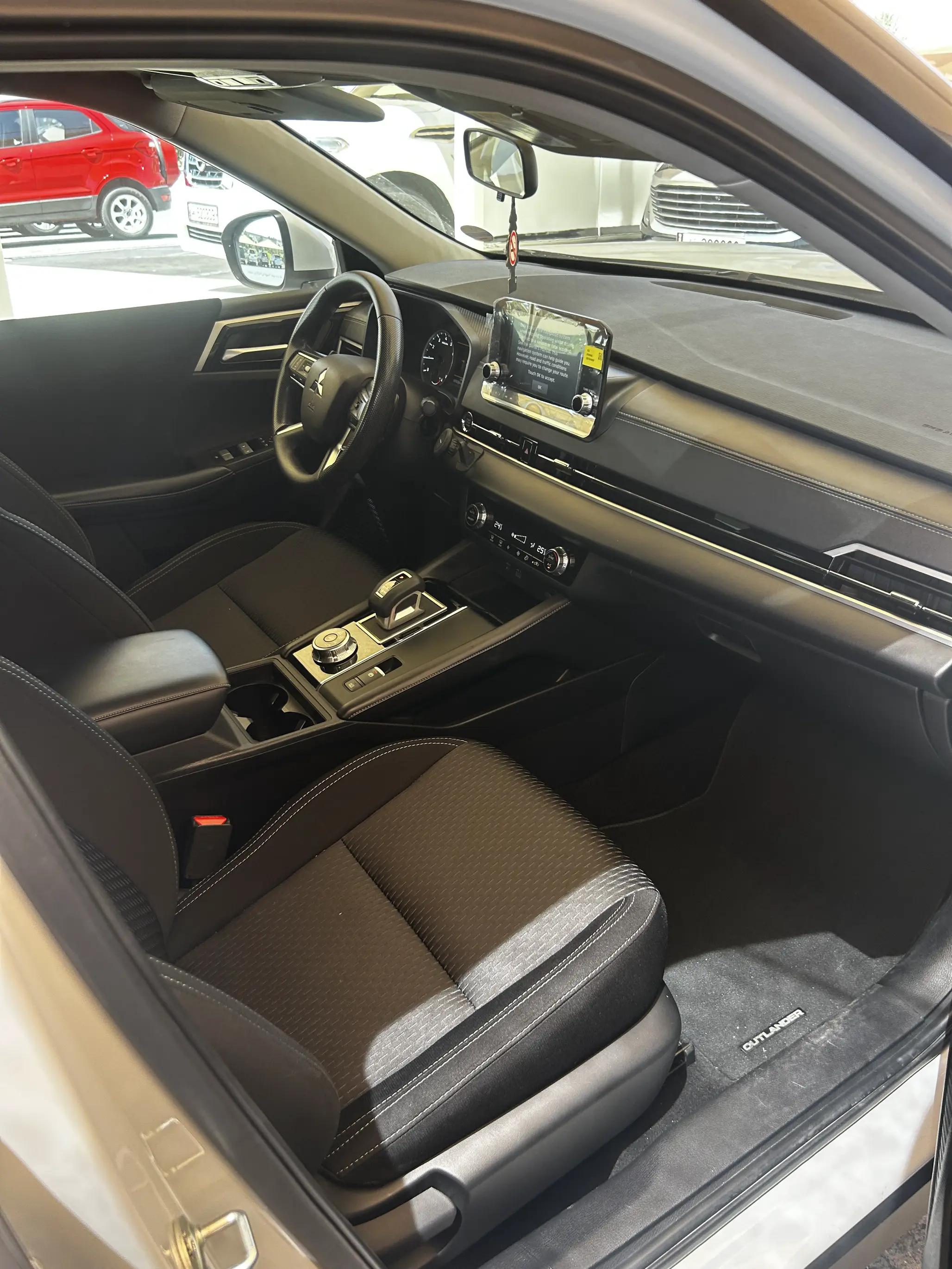 Mitsubishi Outlander 2023