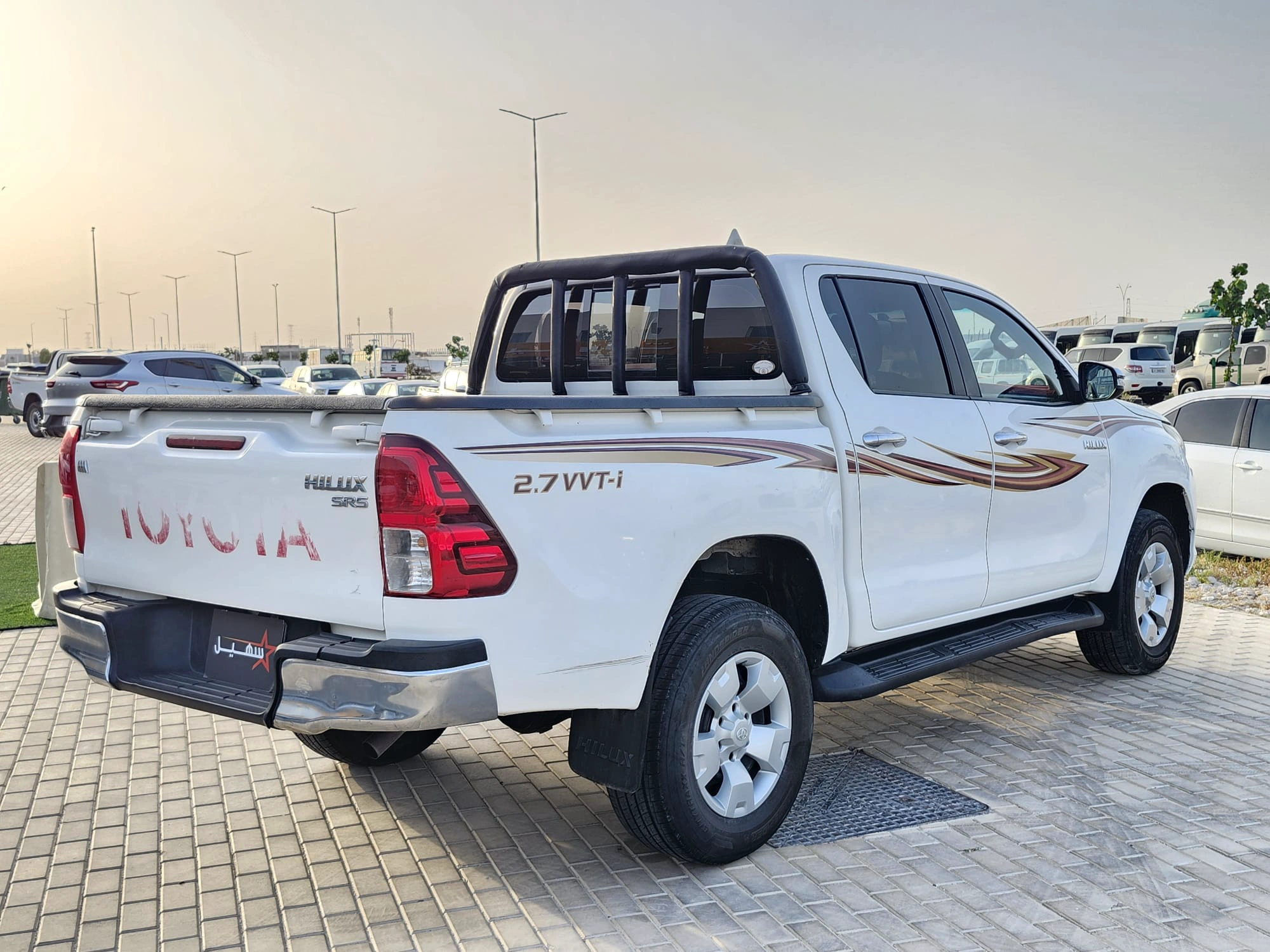 Toyota Hilux 2016 — photo 4 for sale in Qatar