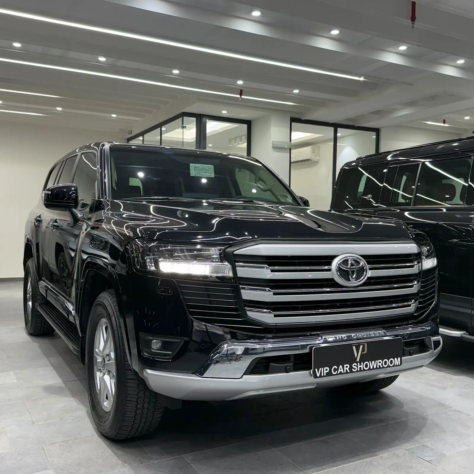 Toyota Land Cruiser GXR 2025