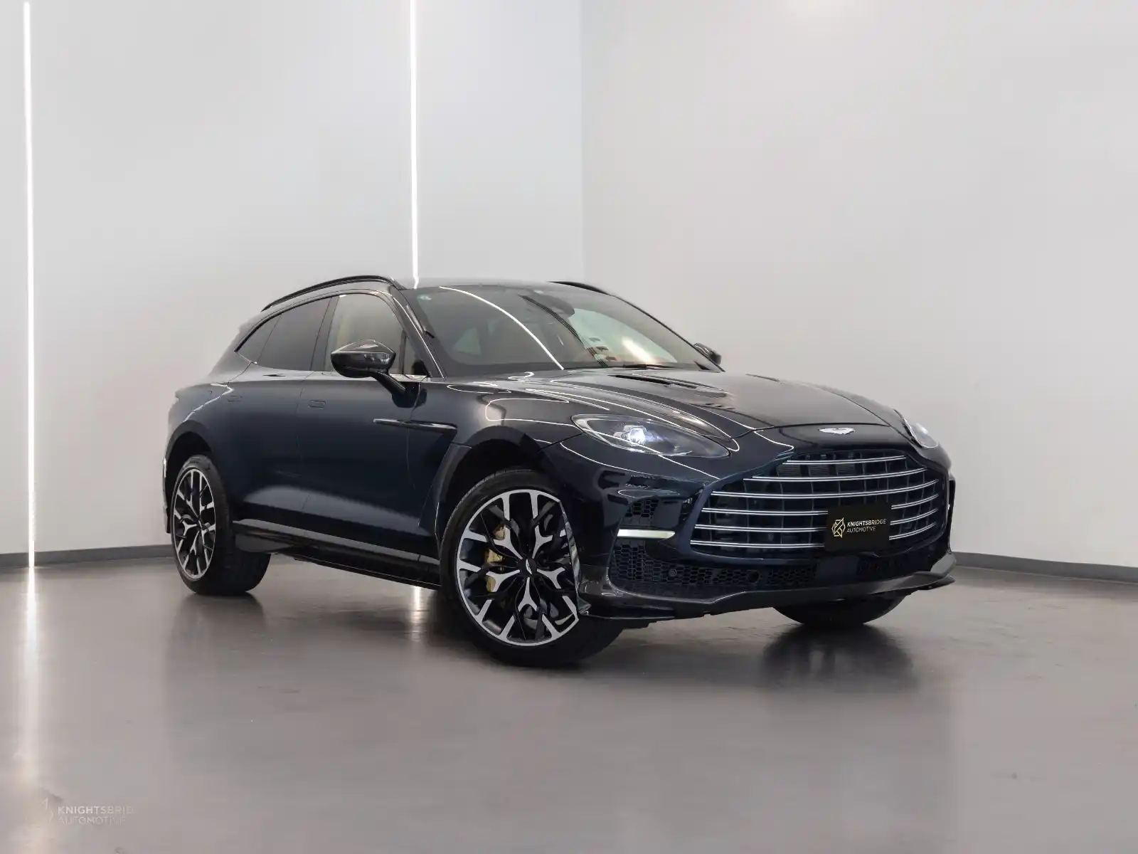 Aston Martin DBX 2023