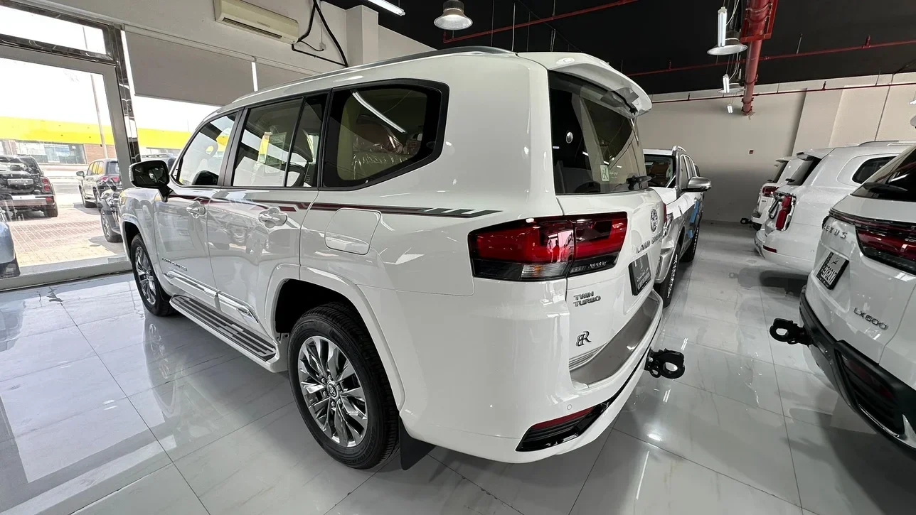 Toyota Land Cruiser GXR 2025