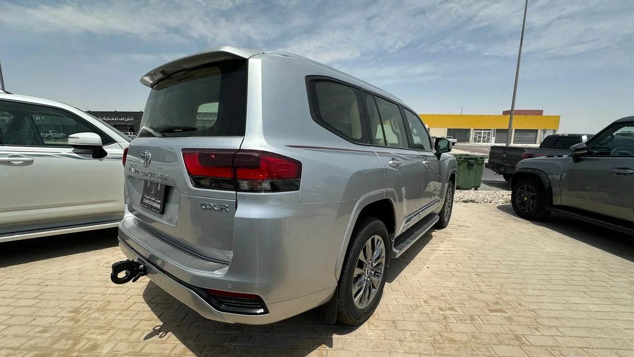Toyota Land Cruiser GXR 2024