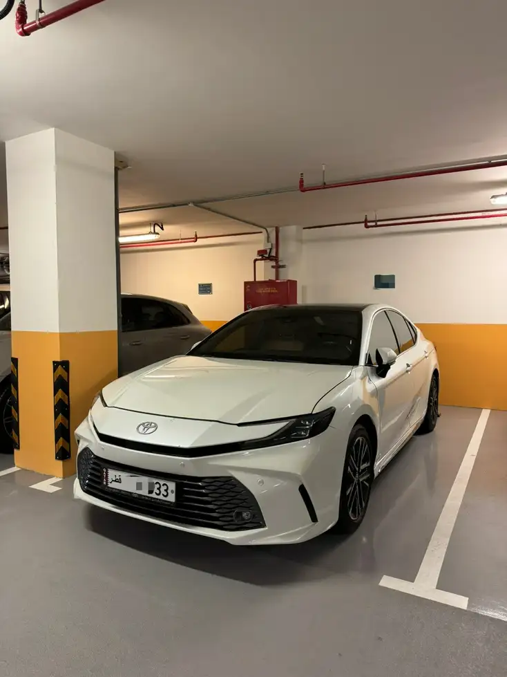 Toyota Camry GLE 2025