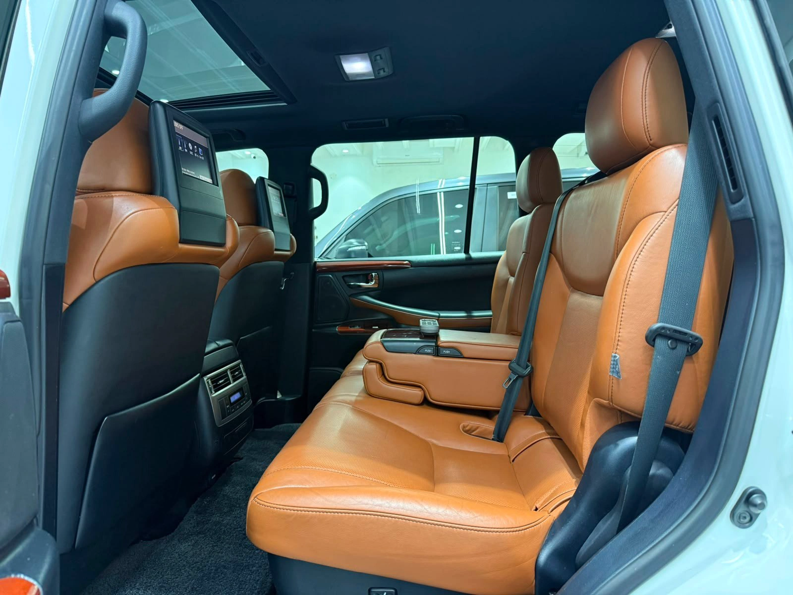 Lexus LX 570 2014 — photo 3 for sale in Qatar