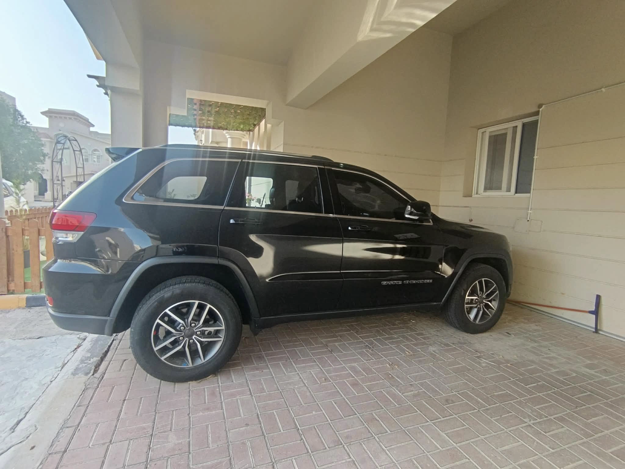 Jeep Cherokee Laredo 2021