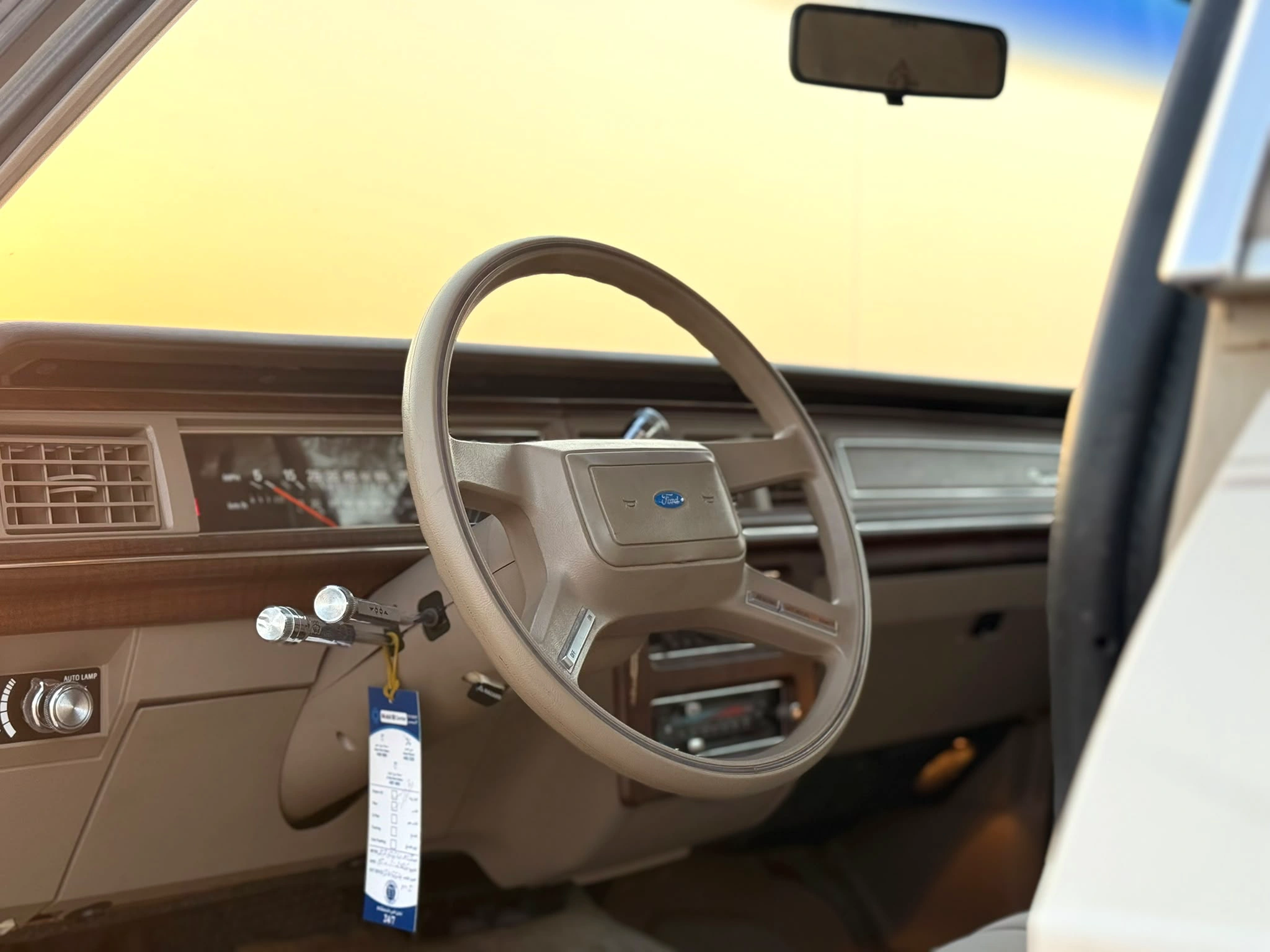 Ford Crown Victoria 1988 — photo 14 for sale in Qatar