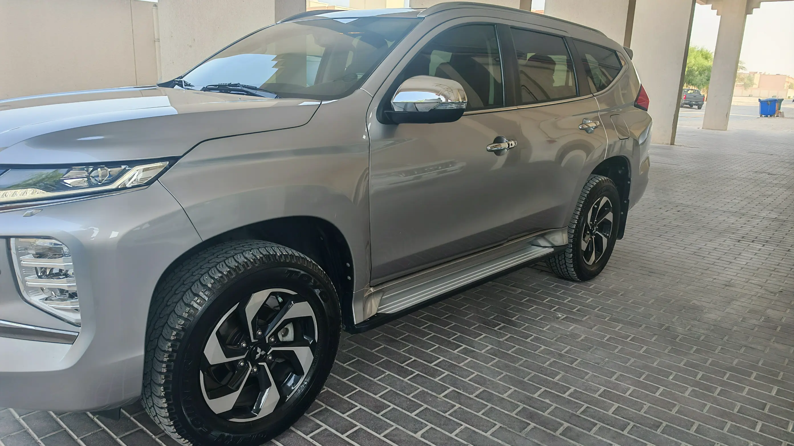 Mitsubishi Montero SUV 2023