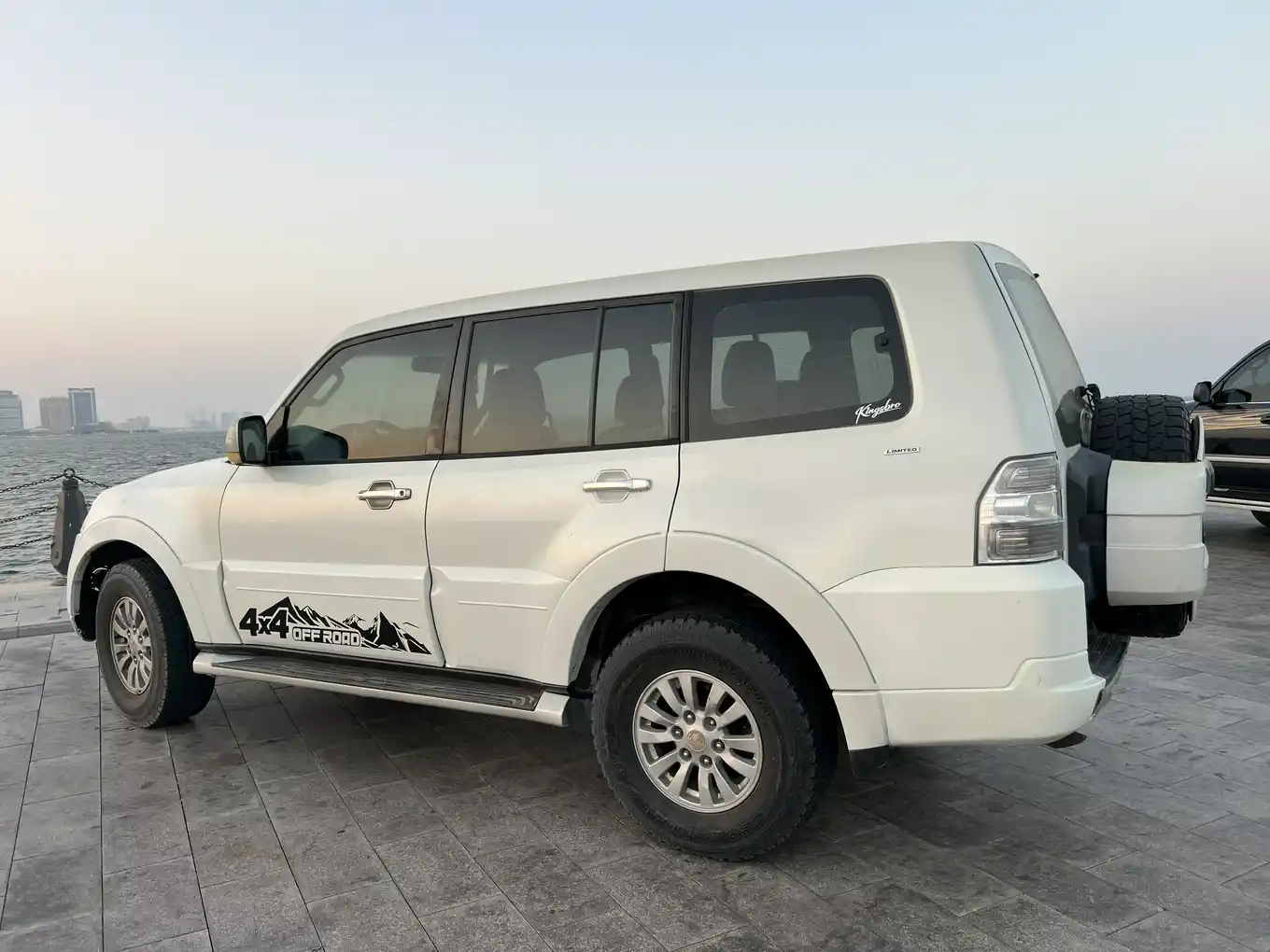 Mitsubishi Pajero GLS 2012