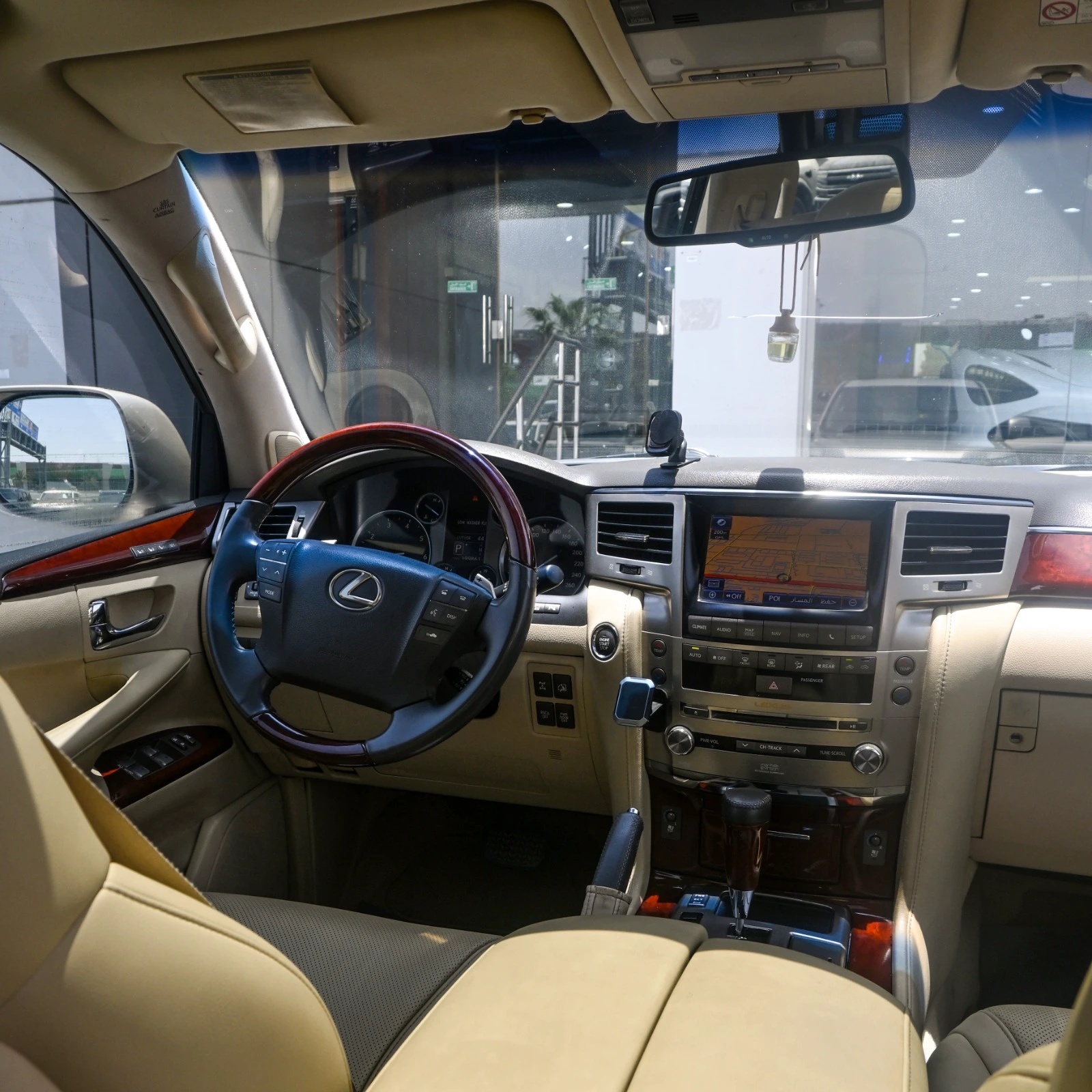 Lexus LX 570 2013 — photo 9 for sale in Qatar