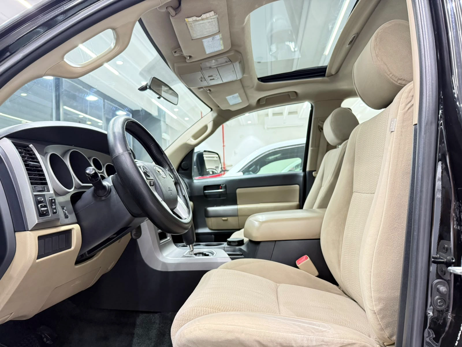 Toyota Sequoia 2015 — photo 9 for sale in Qatar
