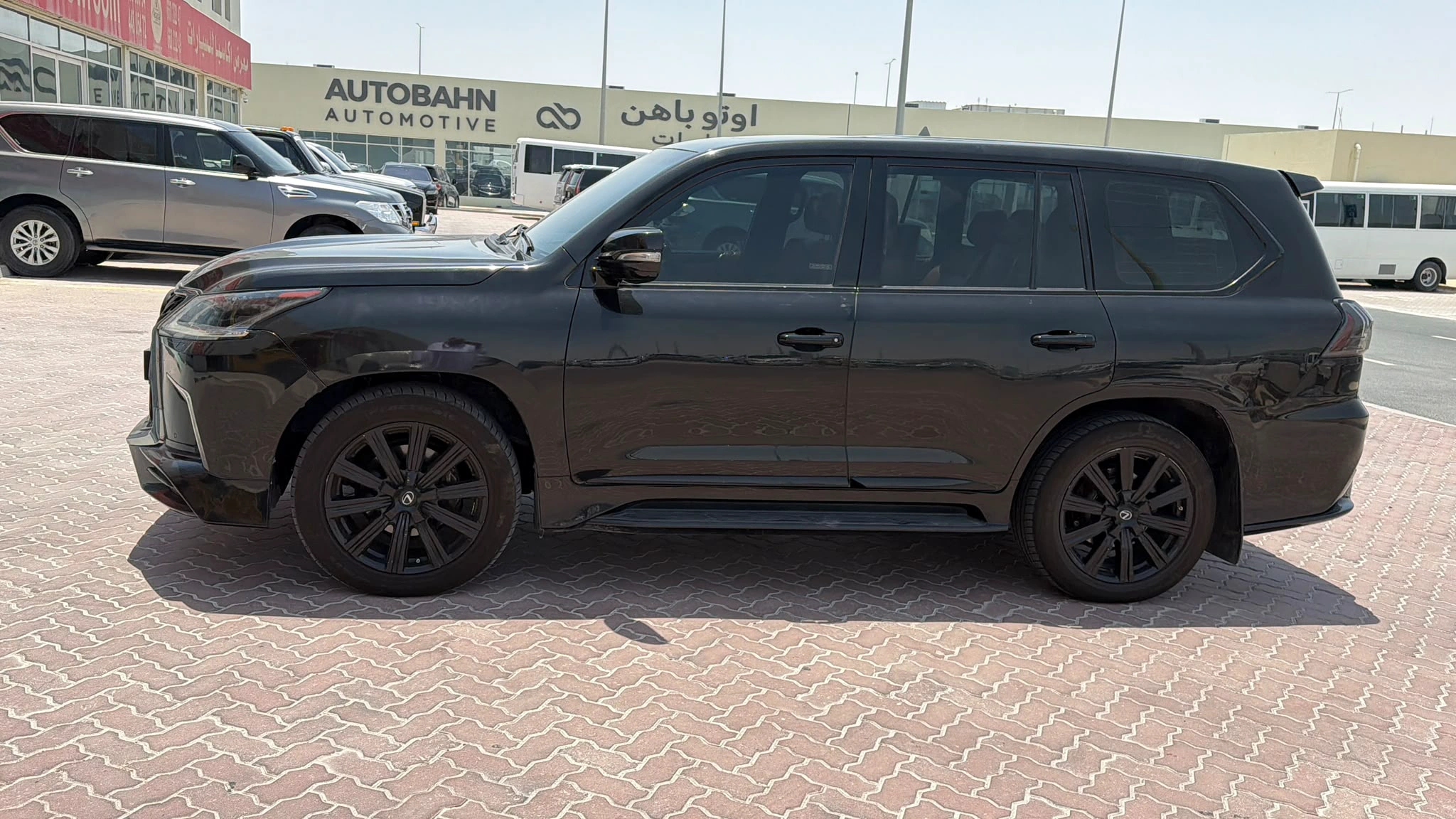 Lexus LX 570 2017 — photo 8 for sale in Qatar