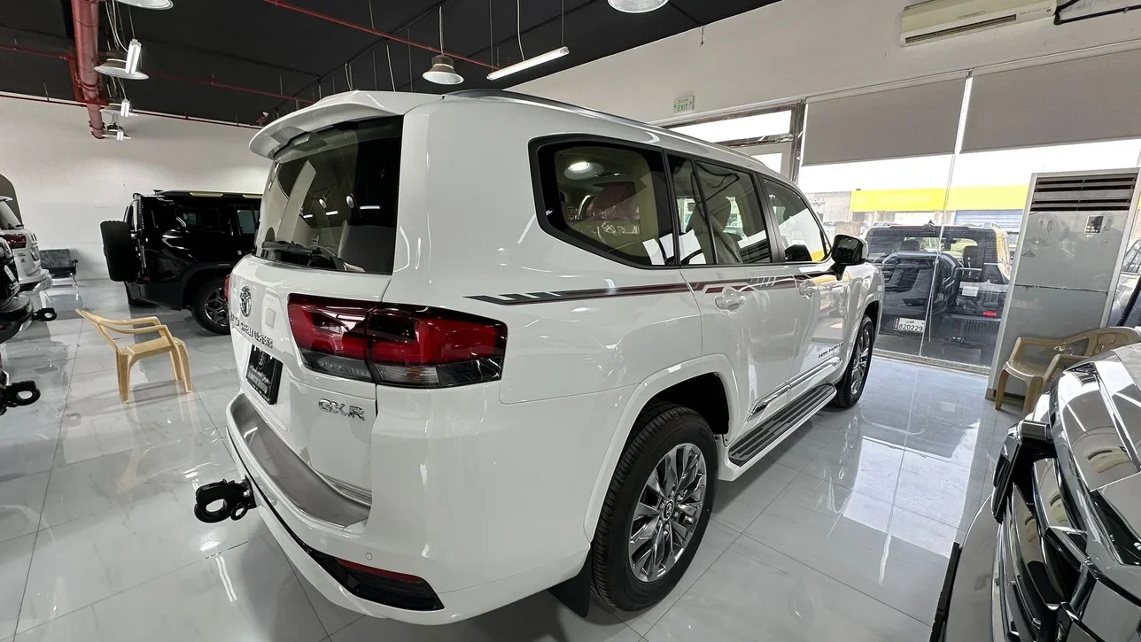 Toyota Land Cruiser GXR 2025