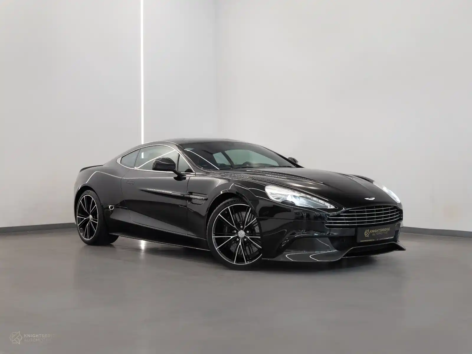Aston Martin VANQUISH 2013