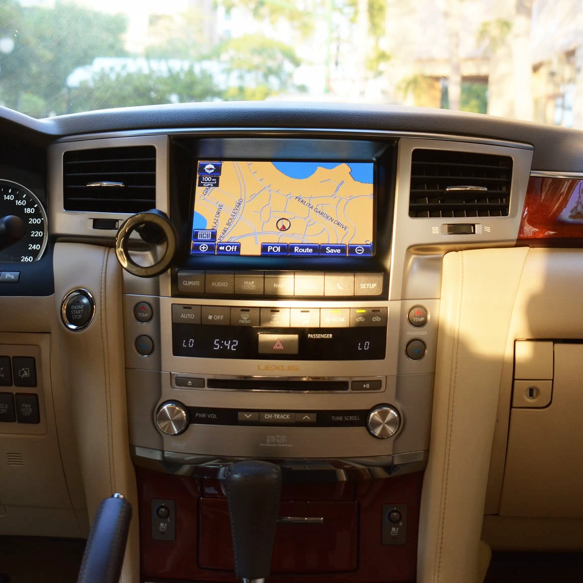 Lexus LX 570 2013 — photo 7 for sale in Qatar