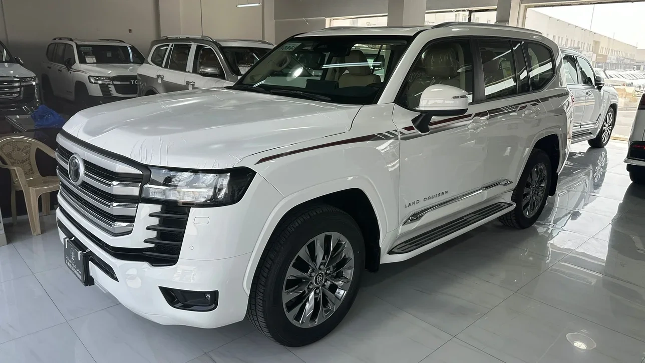 Toyota Land Cruiser GXR 2025