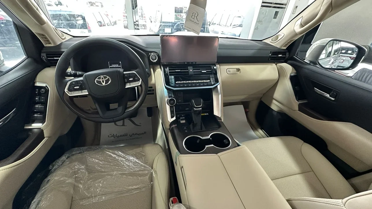 Toyota Land Cruiser GXR 2025