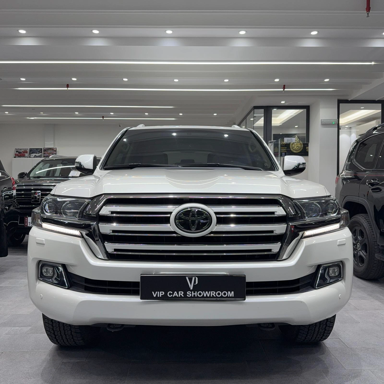 Toyota Land Cruiser GXR 2017 — photo 10 for sale in Qatar
