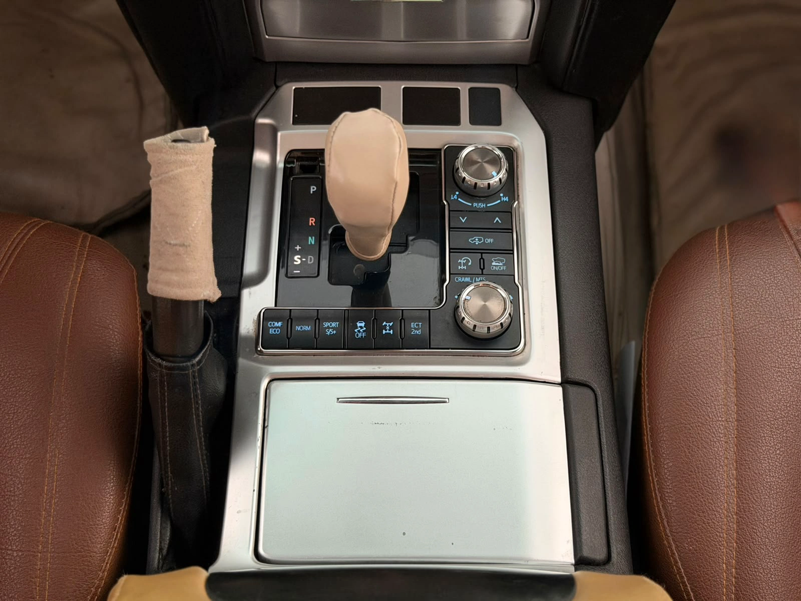 Toyota Land Cruiser GXR 2016 — photo 13 for sale in Qatar