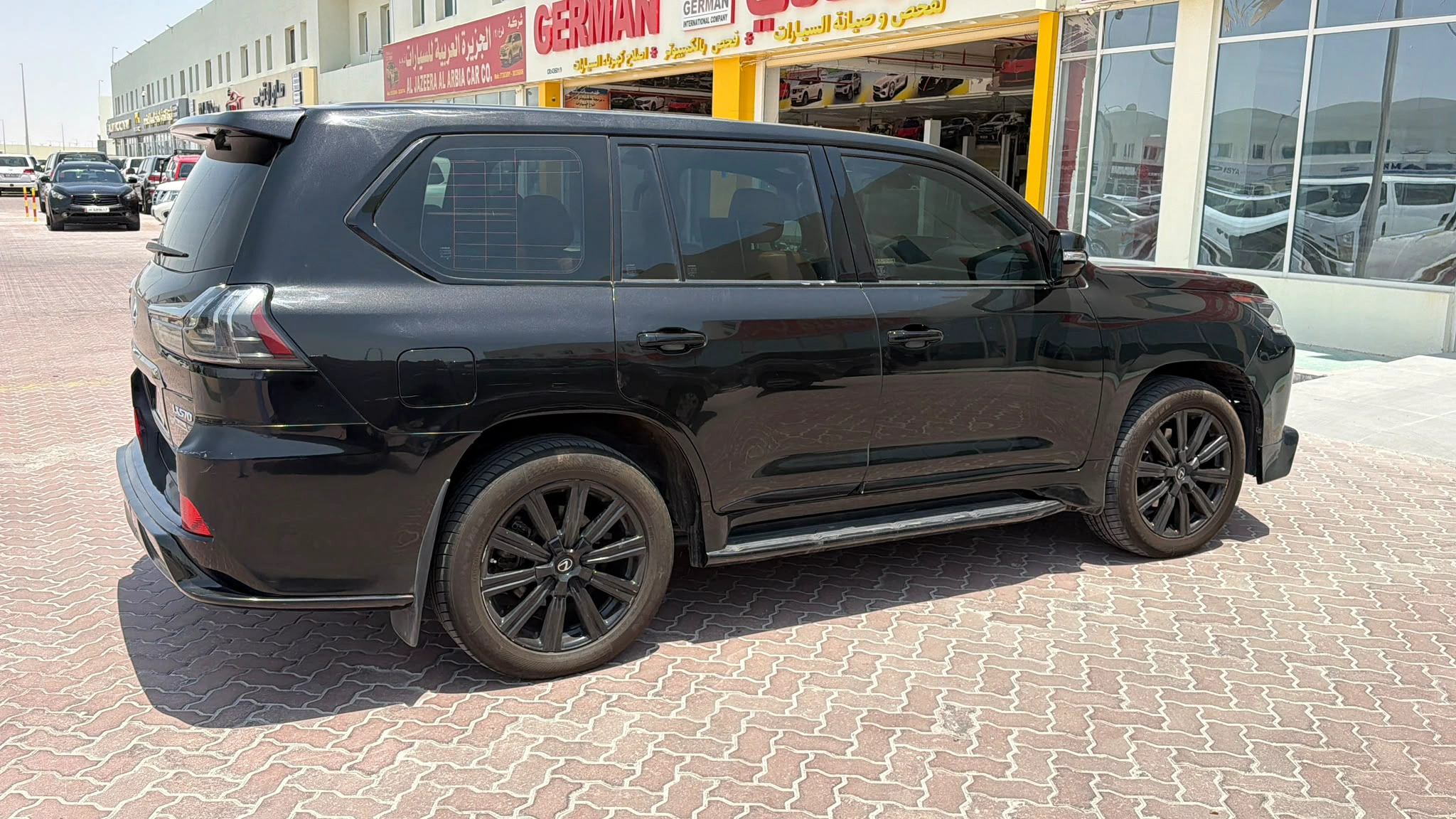 Lexus LX 570 2017 — photo 9 for sale in Qatar