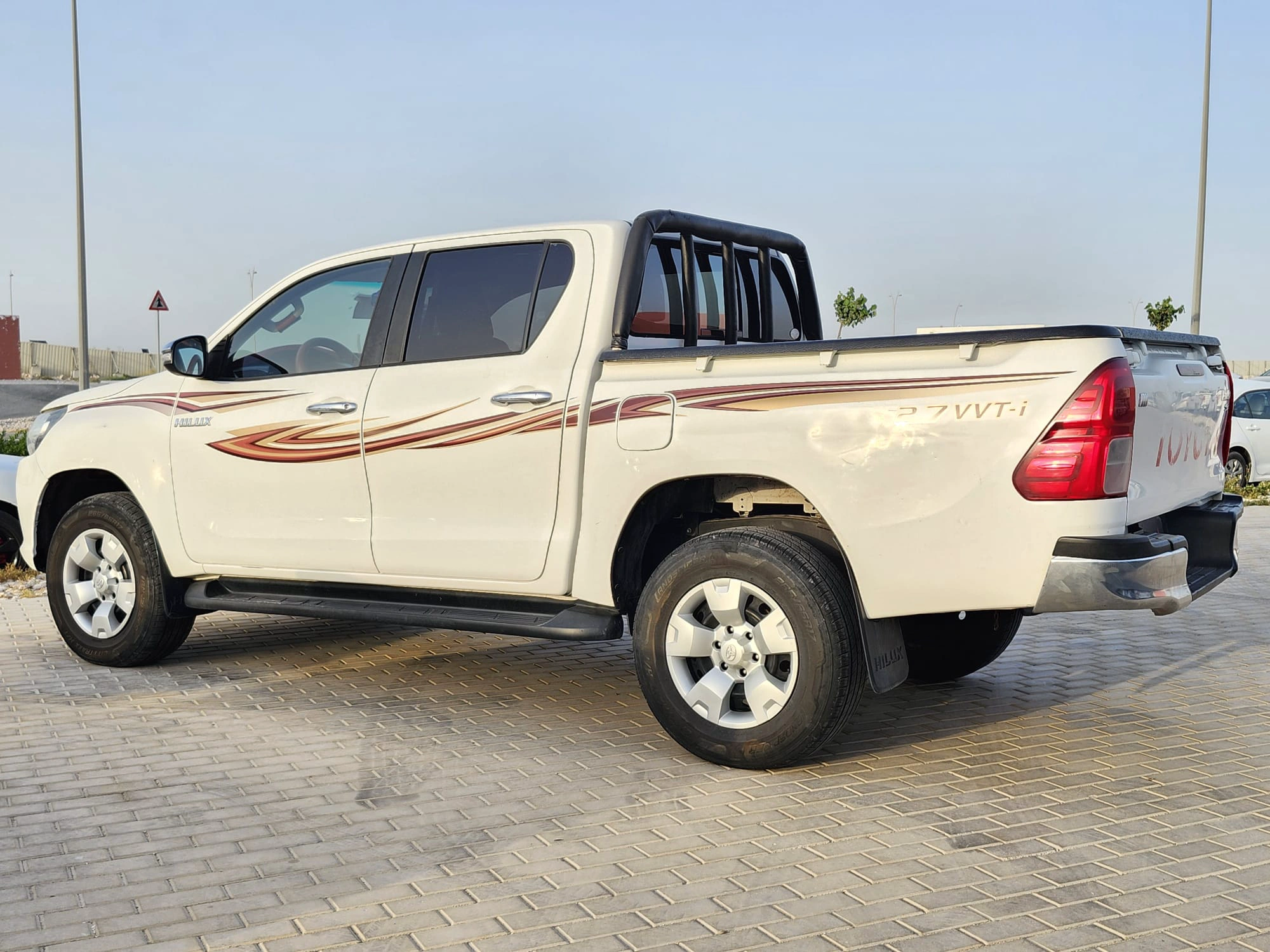 Toyota Hilux 2016 — photo 2 for sale in Qatar