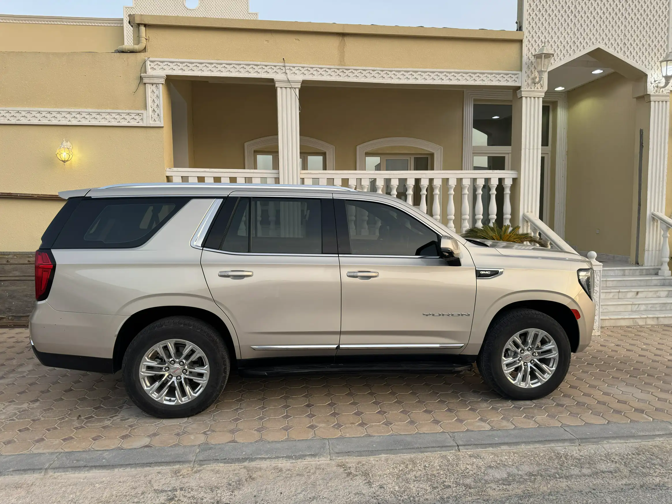 GMC Yukon SLE 2024