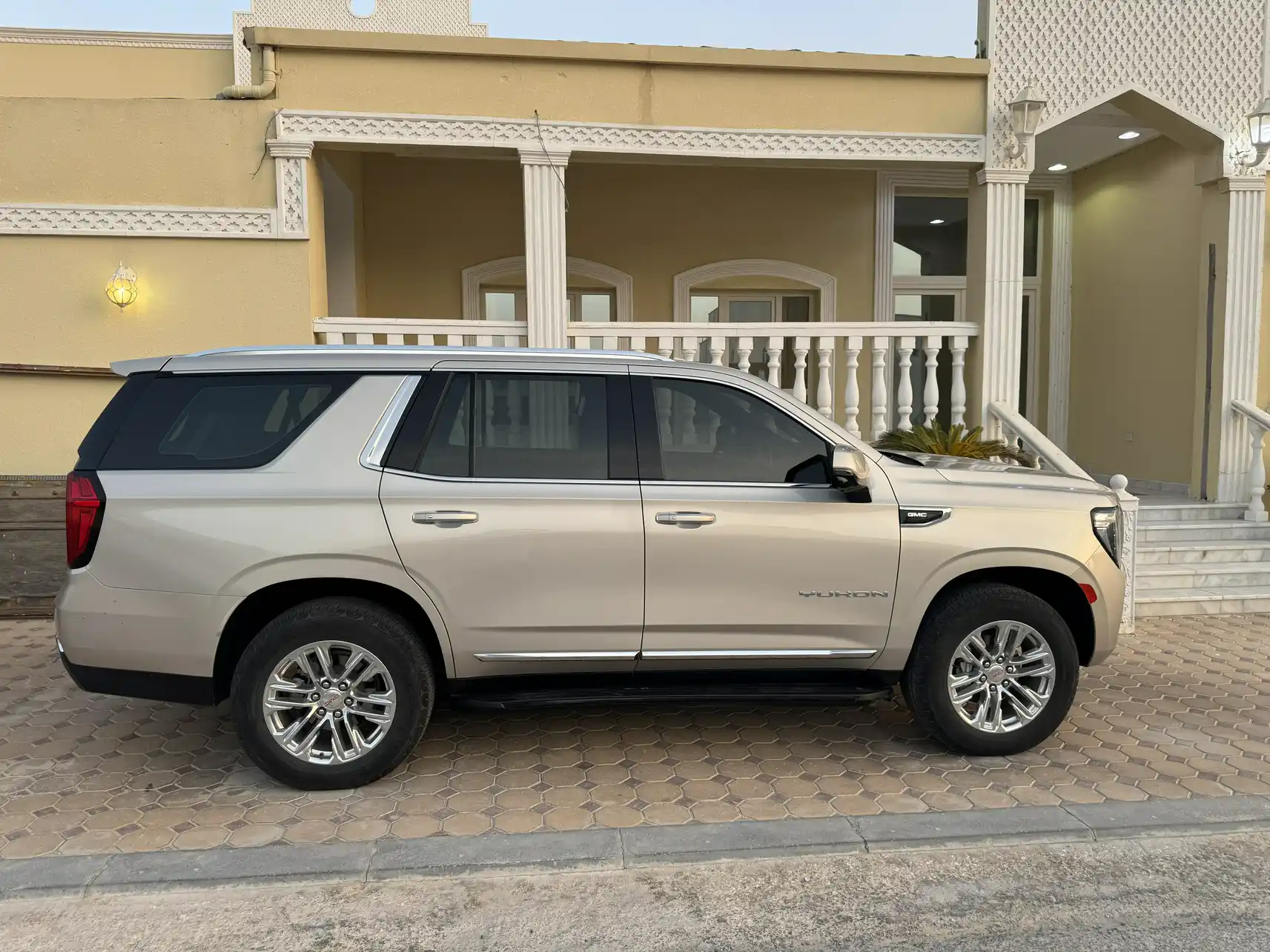 GMC Yukon SLE 2024