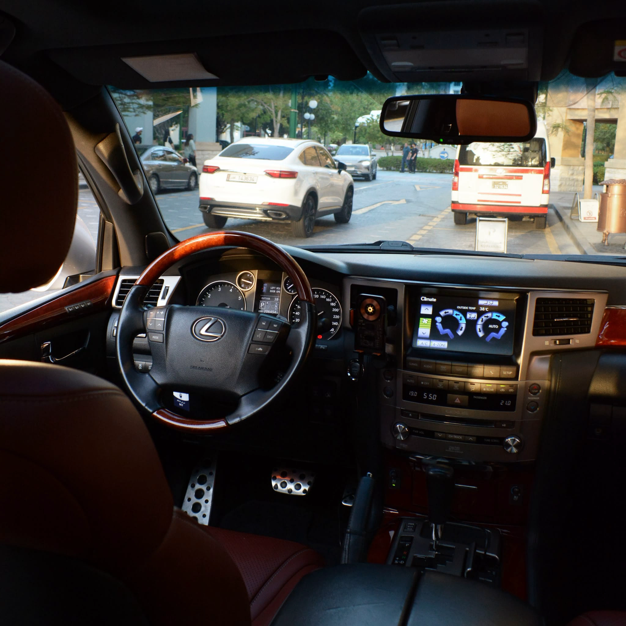 Lexus LX 570 2015 — photo 8 for sale in Qatar