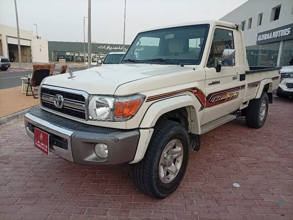 Toyota LX 2023