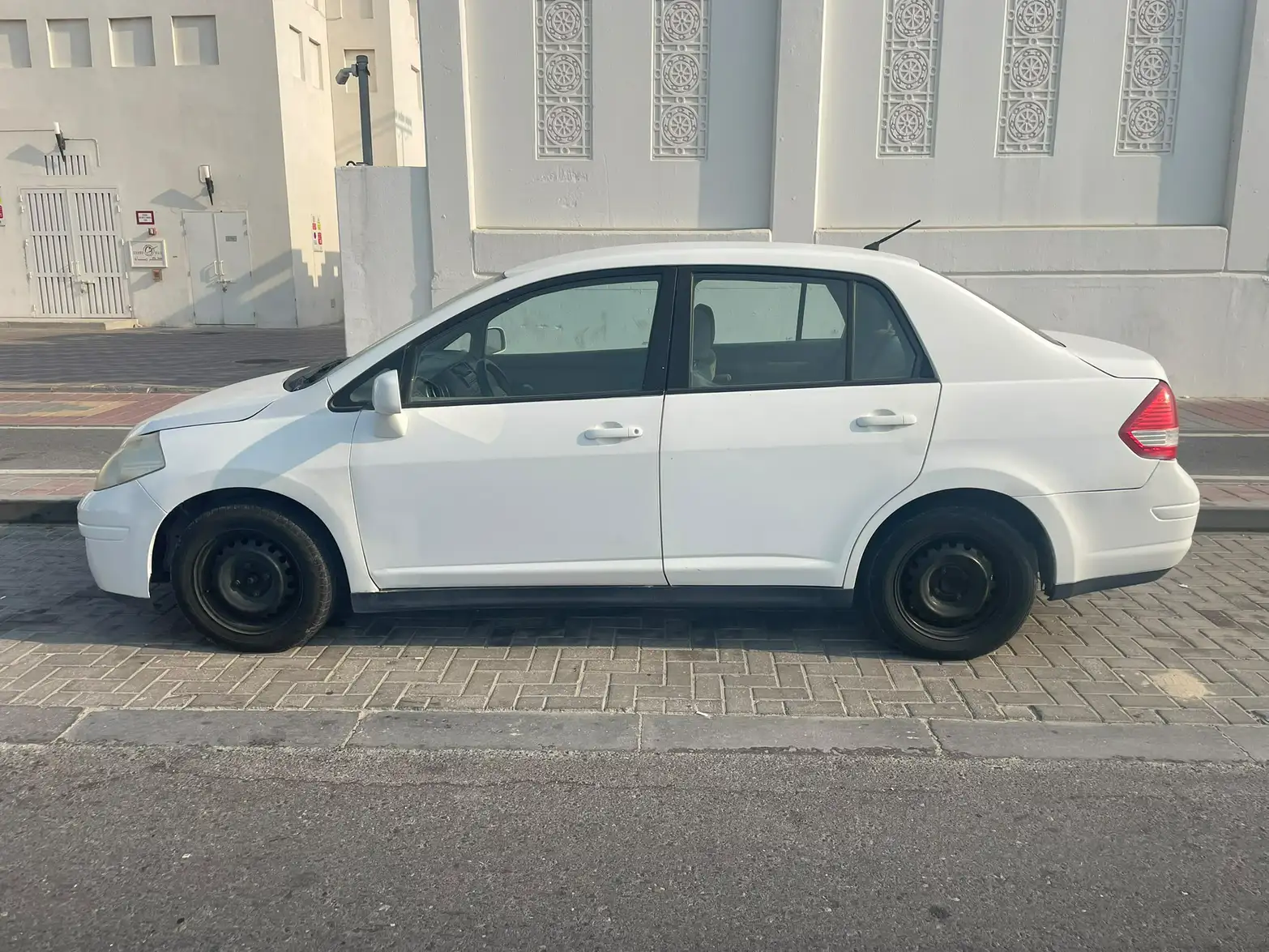 Nissan Tiida 1.8 2012