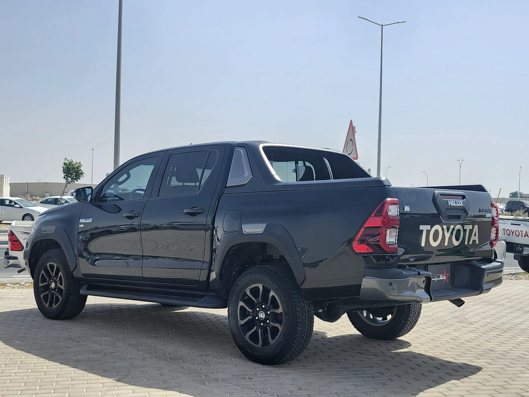 Toyota Hilux 2021 — photo 3 for sale in Qatar