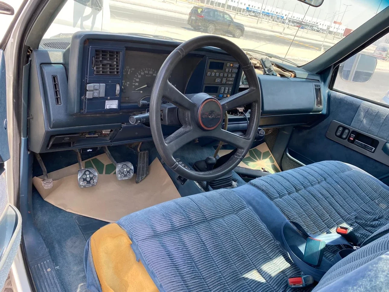 GMC Sierra 1992 — photo 4 for sale in Qatar