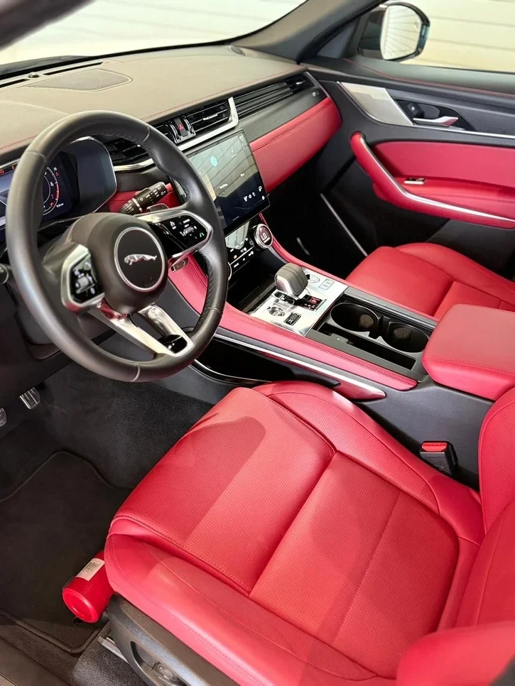 Jaguar F-PACE 2024
