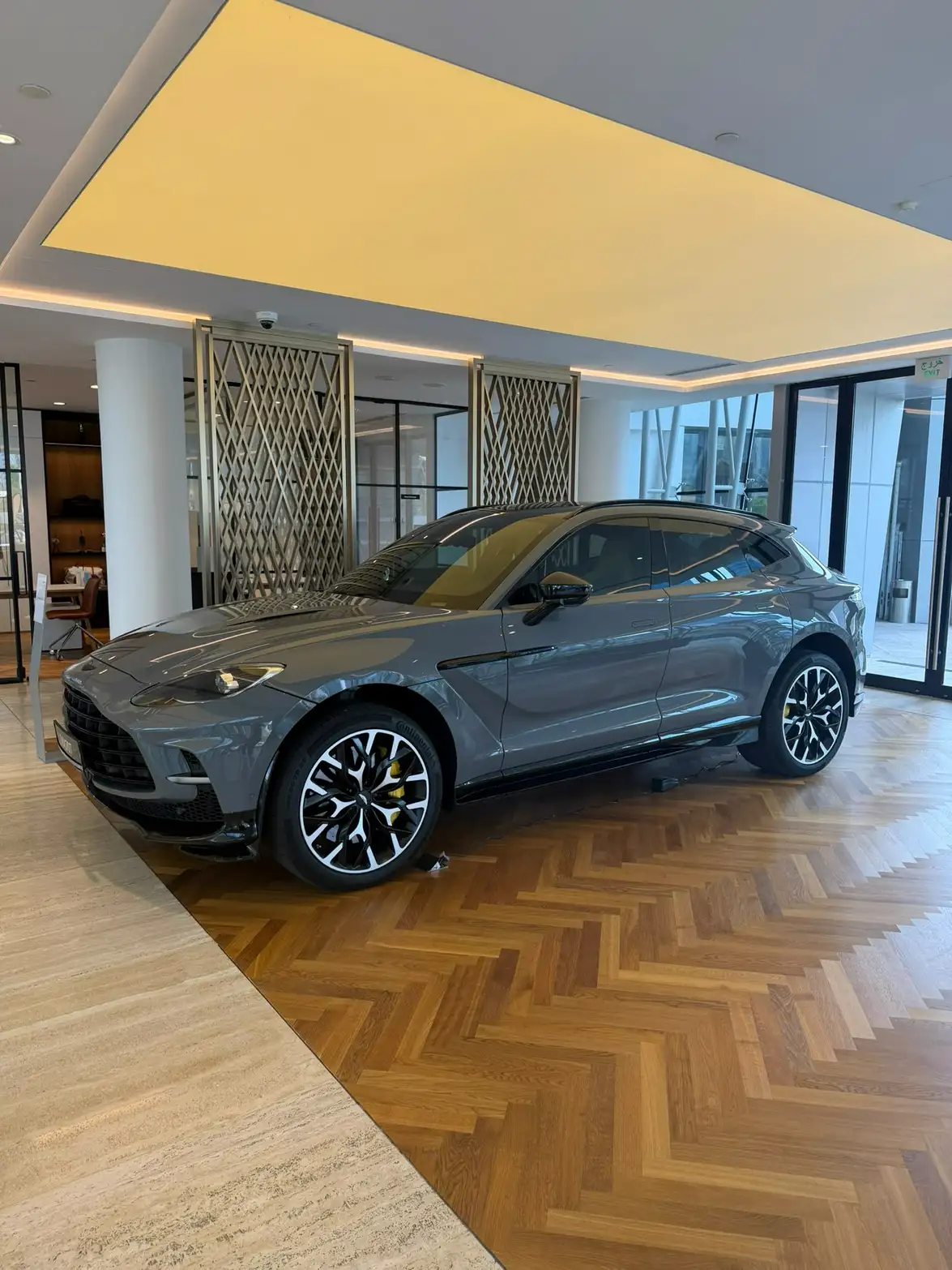Aston Martin DBX 2023 2023