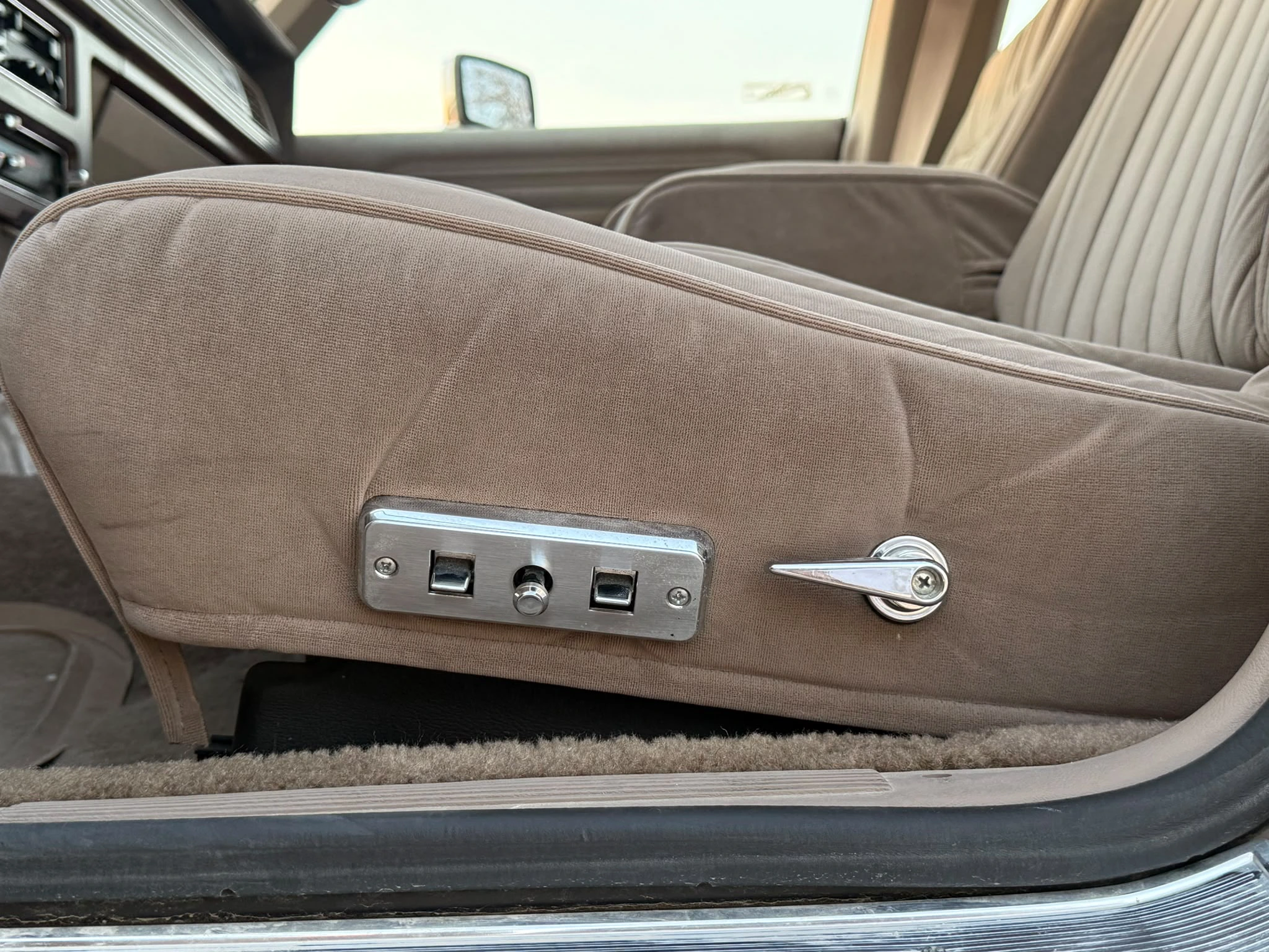 Ford Crown Victoria 1988 — photo 20 for sale in Qatar