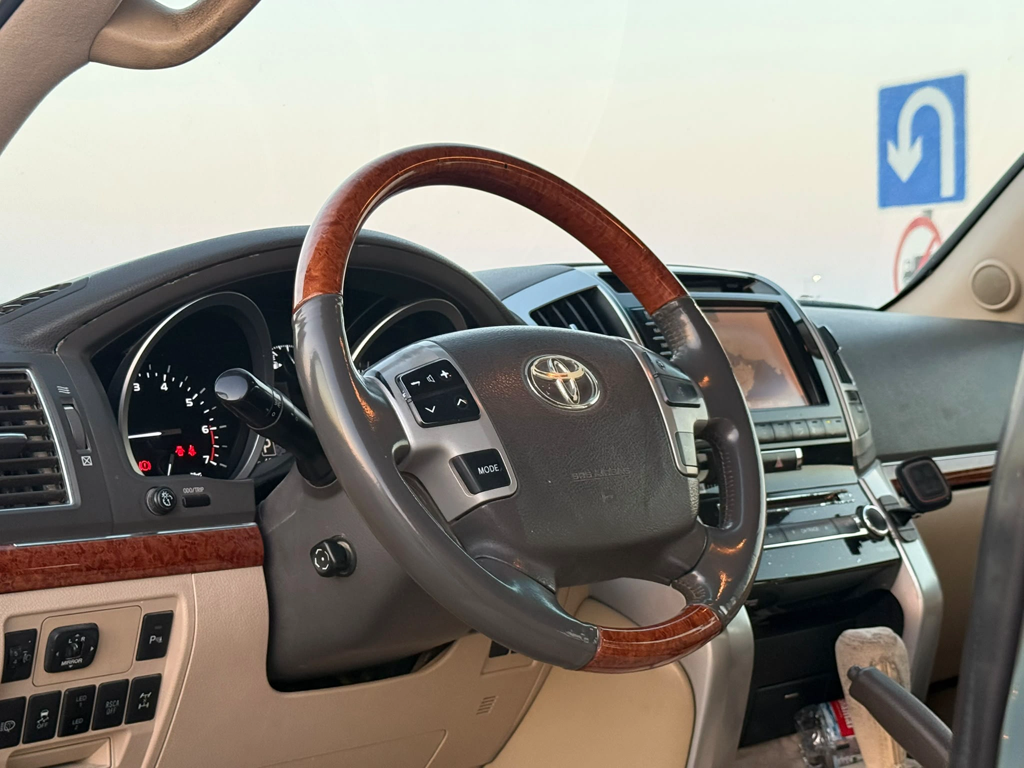 Toyota Land Cruiser VXR 2012 — photo 13 for sale in Qatar