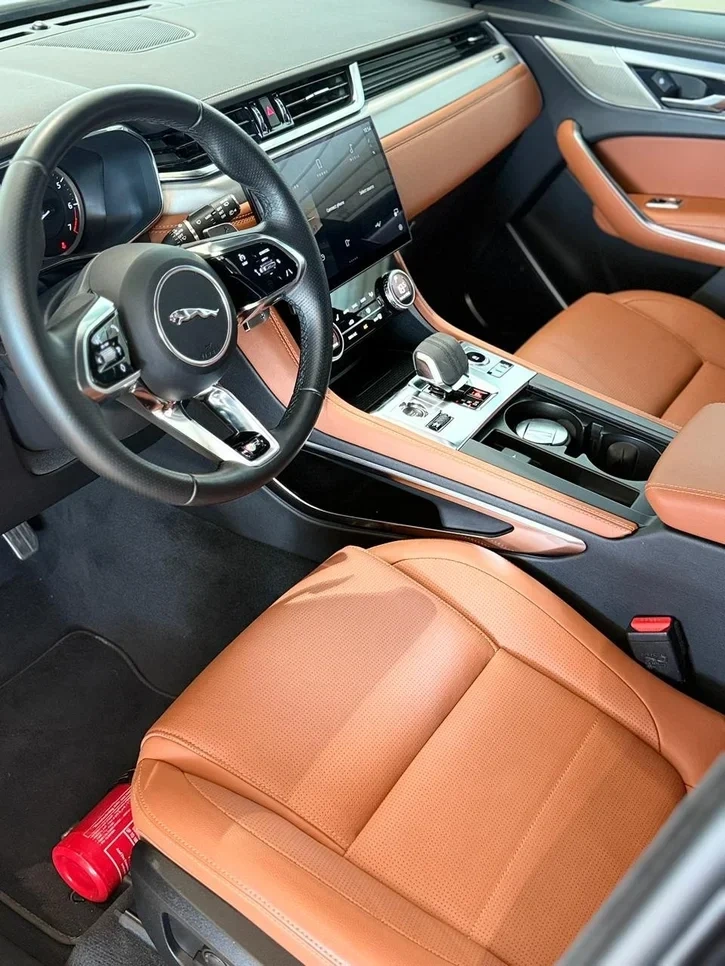 Jaguar F-PACE 2024
