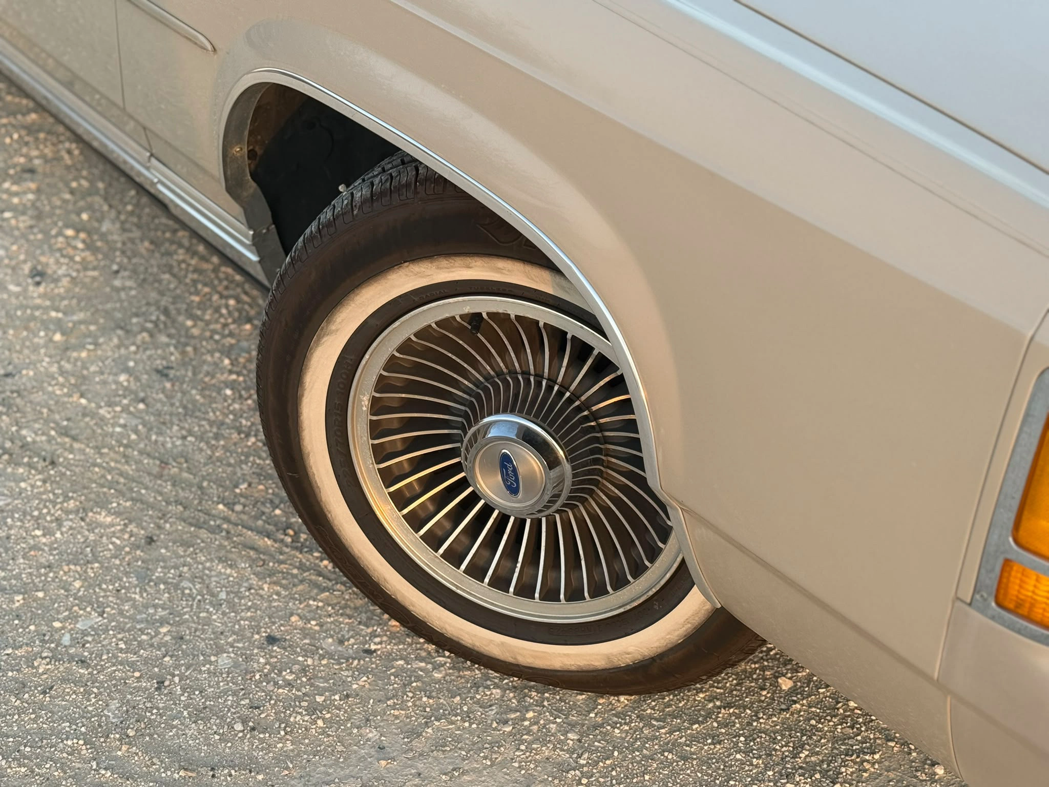 Ford Crown Victoria 1988 — photo 4 for sale in Qatar
